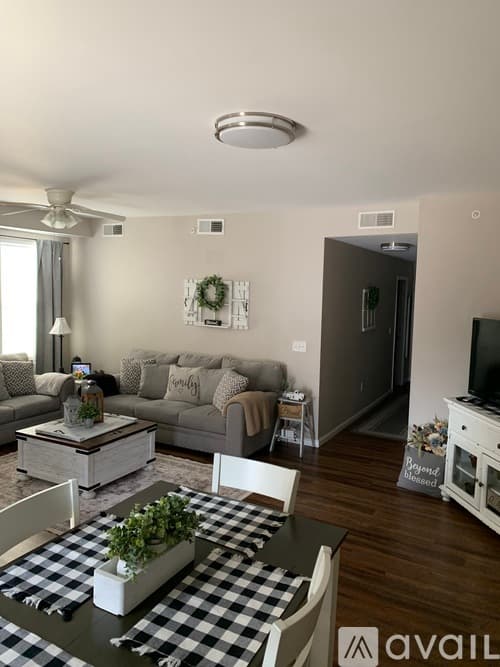 Cincinnati Apartment: 732 Ohio Pike