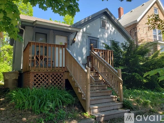 Madison House: 816 E Johnson St