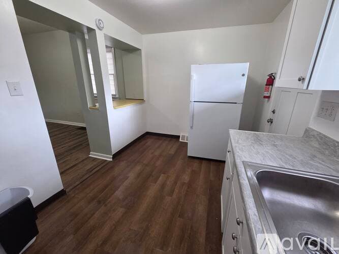 McKees Rocks Apartment: 705 Russellwood Avenue