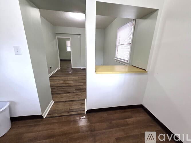 McKees Rocks Apartment: 705 Russellwood Avenue