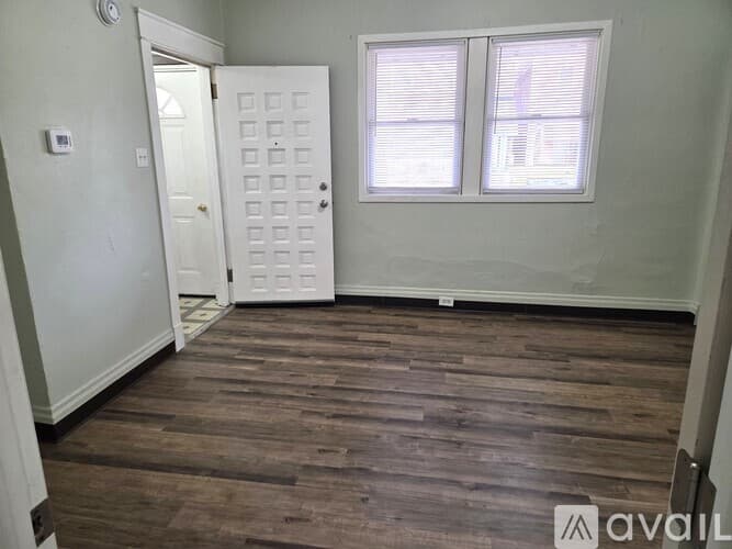 McKees Rocks Apartment: 705 Russellwood Avenue