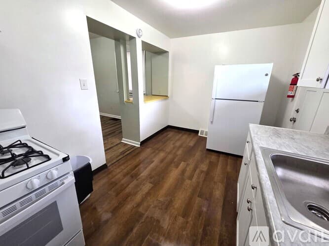 McKees Rocks Apartment: 705 Russellwood Avenue
