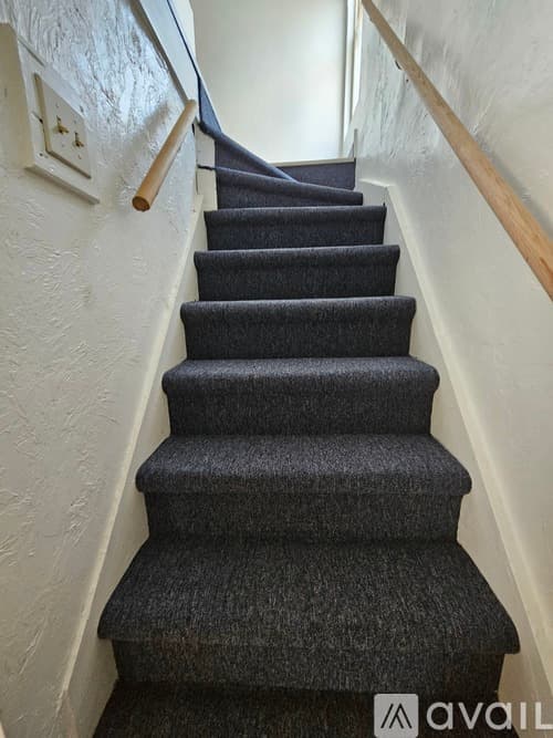 McKees Rocks Apartment: 705 Russellwood Avenue