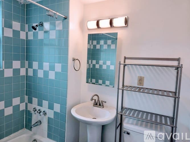 McKees Rocks Apartment: 705 Russellwood Avenue