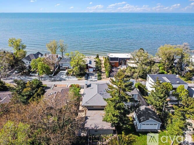 Ogden Dunes House: 31 Shore Drive
