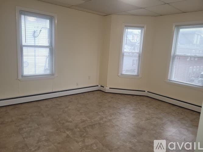 Lowell Apartment: 182 Pleasant Street