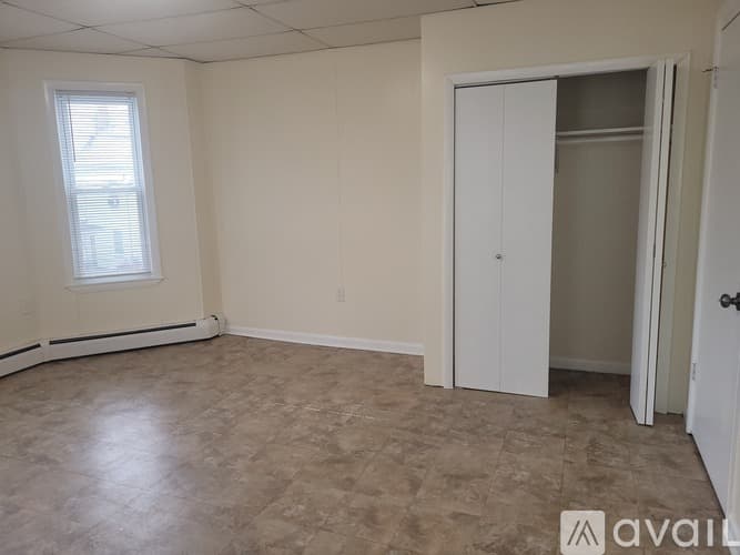 Lowell Apartment: 182 Pleasant Street
