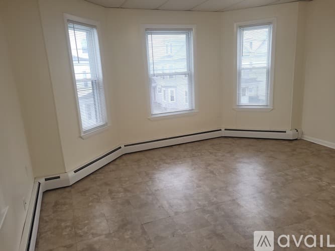 Lowell Apartment: 182 Pleasant Street