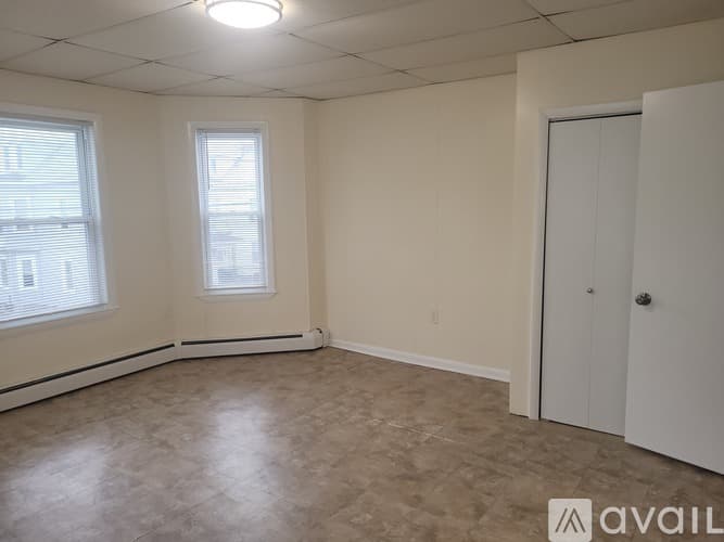 Lowell Apartment: 182 Pleasant Street