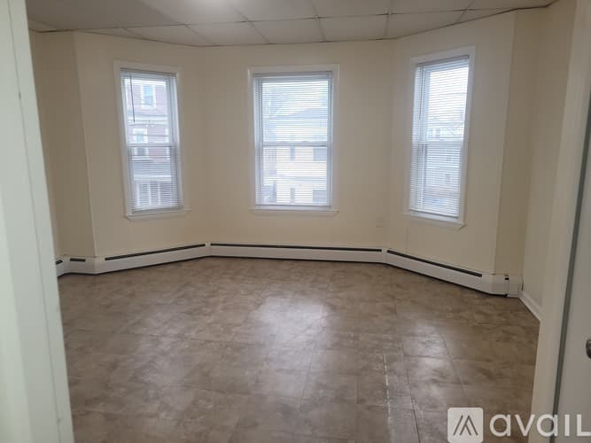 Lowell Apartment: 182 Pleasant Street