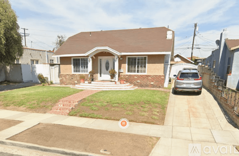 Alhambra House: 1320 Elm Street