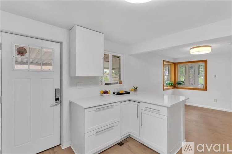 Irwin House: 9830 Don Dr