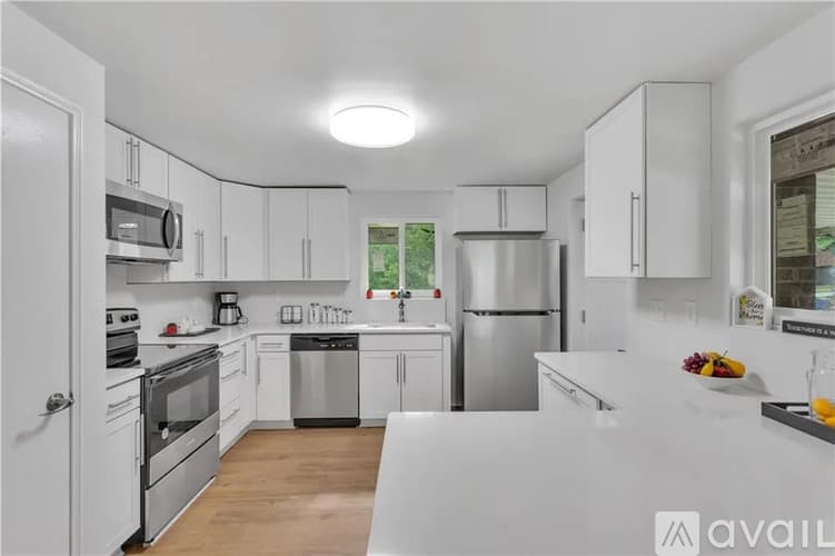 Irwin House: 9830 Don Dr