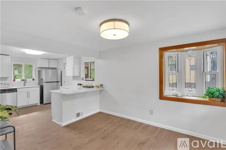 Irwin House: 9830 Don Dr