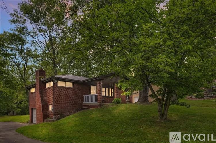 Irwin House: 9830 Don Dr