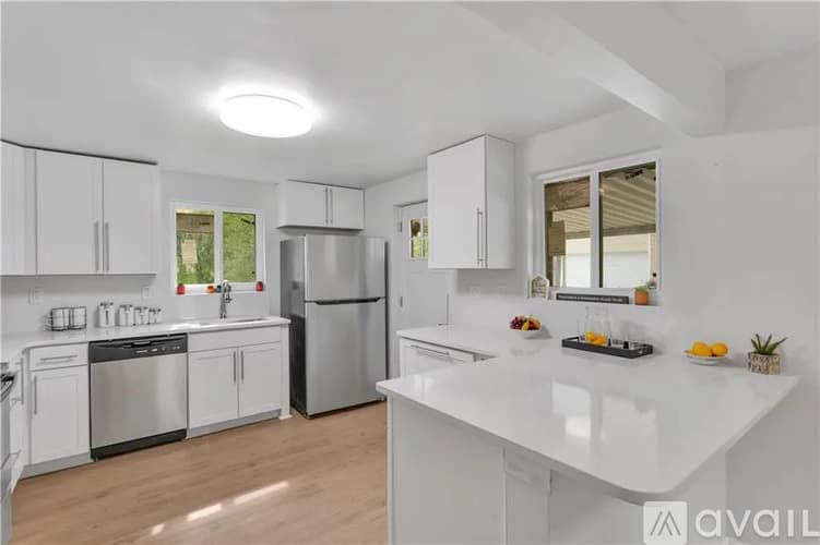 Irwin House: 9830 Don Dr