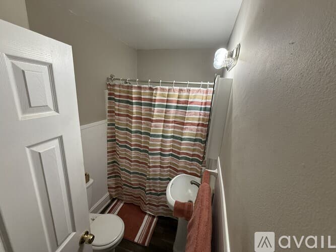 South Hill House: 1120 Goodes Ferry Rd