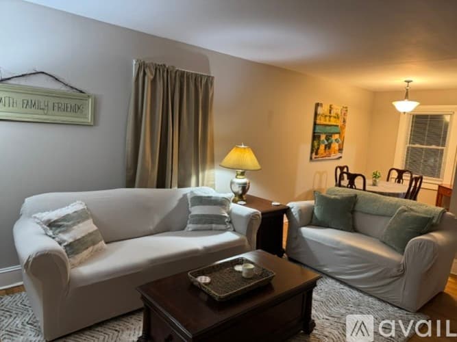 South Hill House: 1120 Goodes Ferry Rd