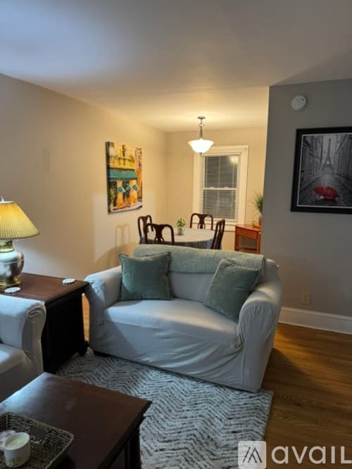 South Hill House: 1120 Goodes Ferry Rd