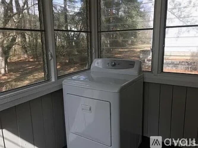 South Hill House: 1120 Goodes Ferry Rd