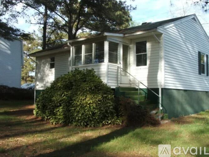 South Hill House: 1120 Goodes Ferry Rd