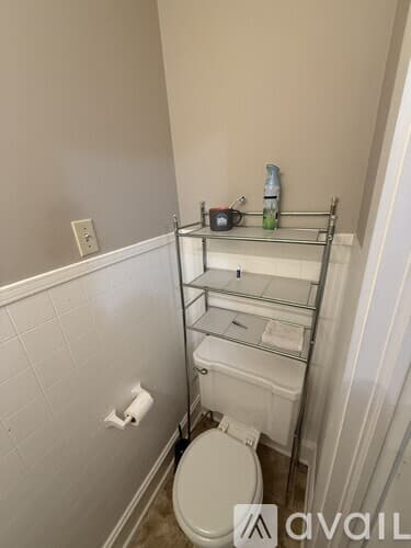 South Hill House: 1120 Goodes Ferry Rd