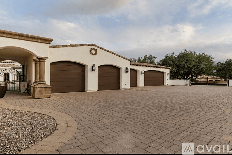 Paradise Valley House: 6770 E Bluebird Ln