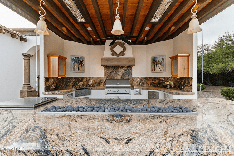 Paradise Valley House: 6770 E Bluebird Ln