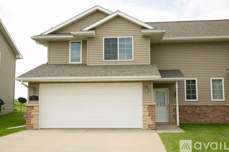 Dubuque Townhome: 8100 Old Hwy Rd
