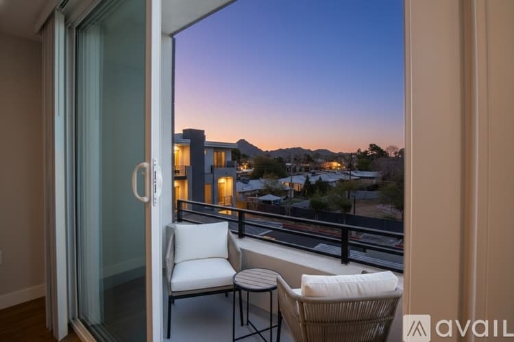 Phoenix Apartment: 915 E Missouri Ave