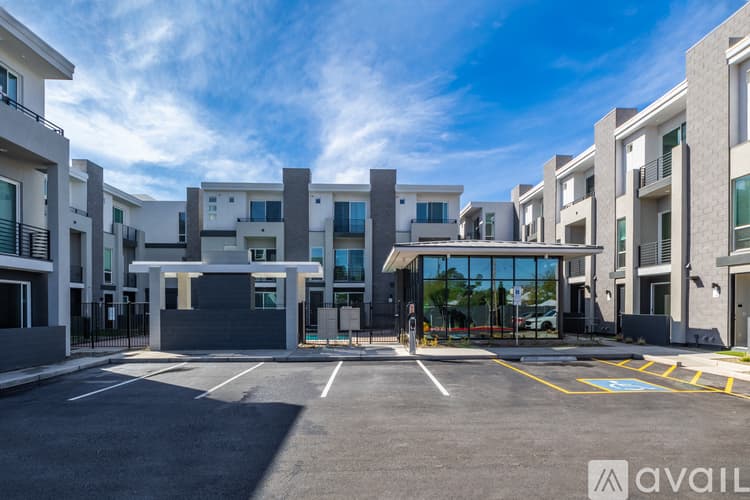 Phoenix Apartment: 915 E Missouri Ave