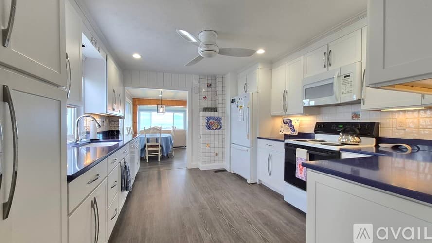 Wells House: 22 Gold Ribbon Dr