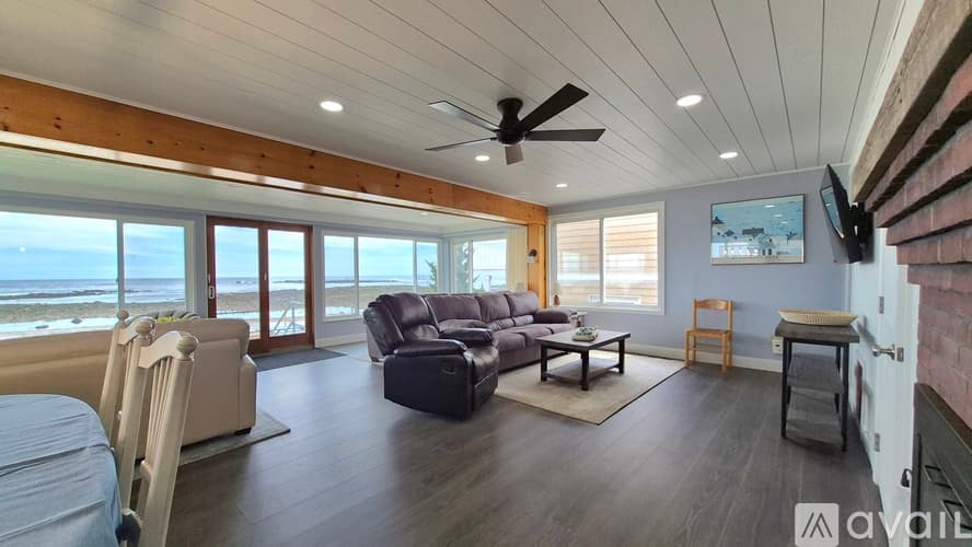 Wells House: 22 Gold Ribbon Dr