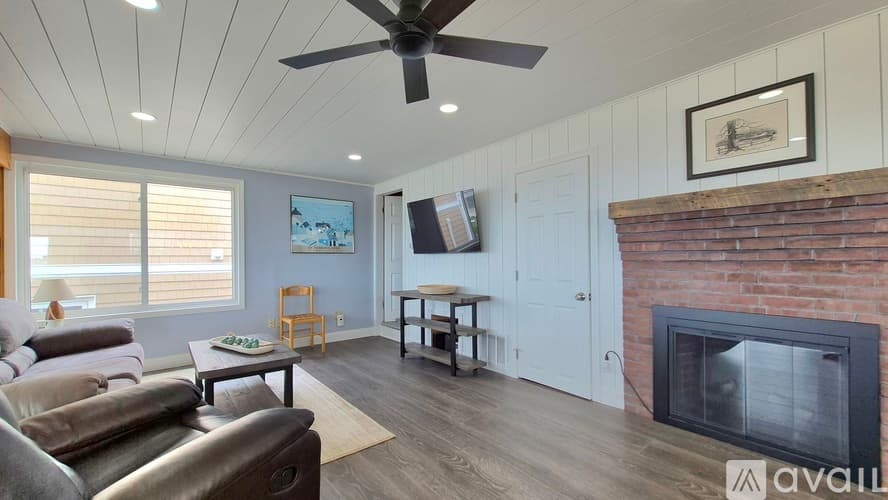 Wells House: 22 Gold Ribbon Dr