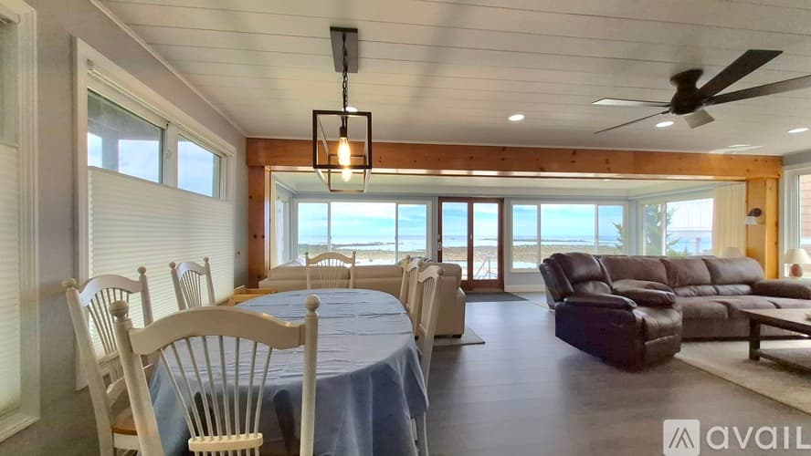 Wells House: 22 Gold Ribbon Dr