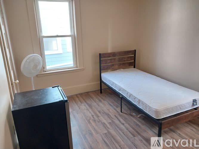 New Bedford Apartment: 116 County St