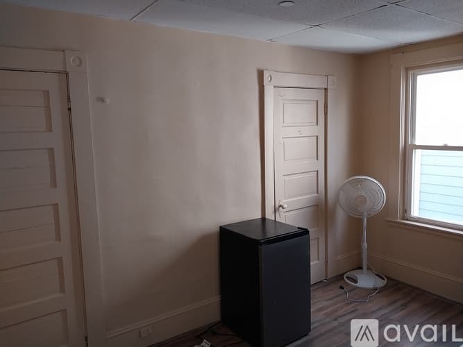 New Bedford Apartment: 116 County St