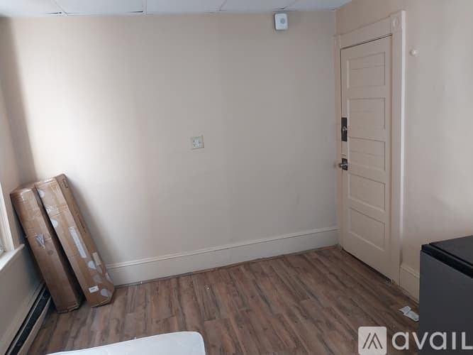 New Bedford Apartment: 116 County St