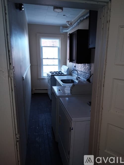 New Bedford Apartment: 116 County St