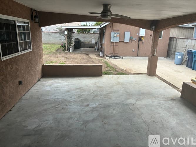 Alhambra House: 1320 Elm Street