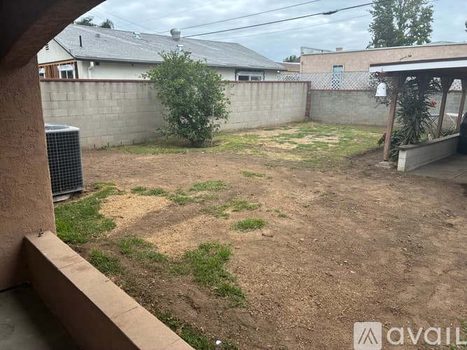 Alhambra House: 1320 Elm Street