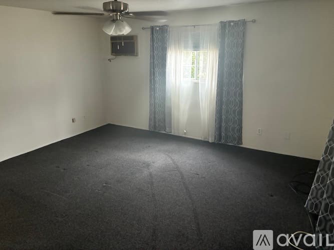 Alhambra House: 1320 Elm Street