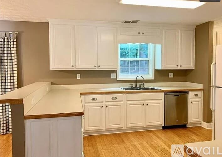 Buford House: 4442 Keenly Valley Dr NE