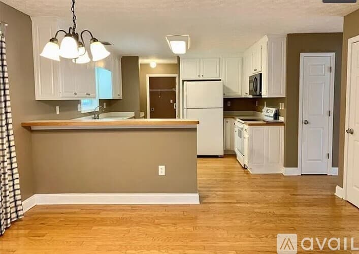 Buford House: 4442 Keenly Valley Dr NE