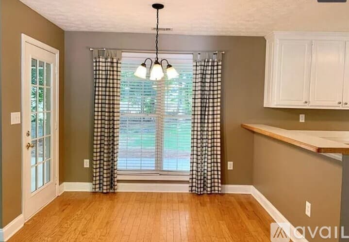Buford House: 4442 Keenly Valley Dr NE