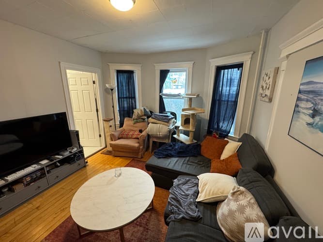 Somerville Apartment: 11 Burnham St