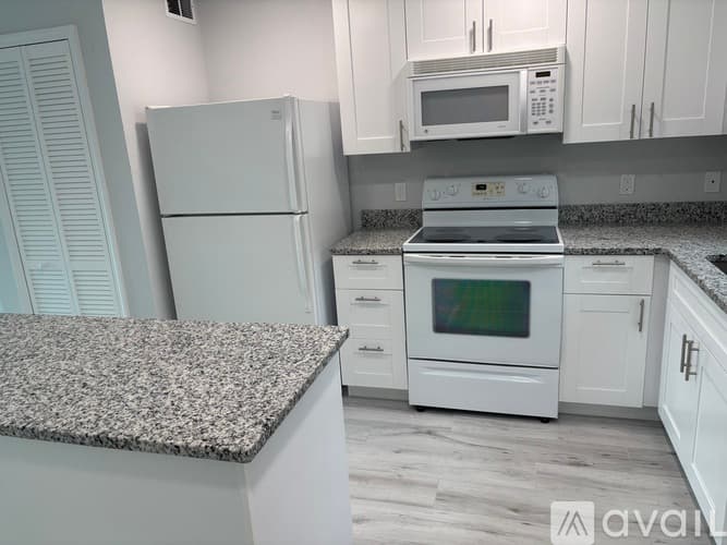 Fort Myers Condo: 16881 Davis Rd