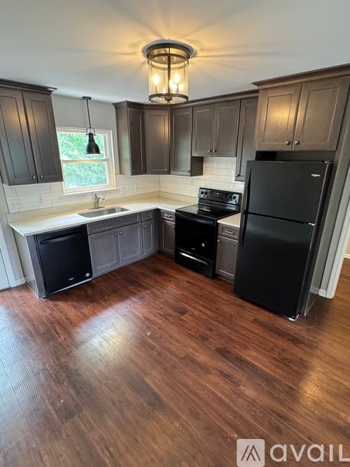 Signal Mountain Apartment: 1010 Ridgeway Avenue