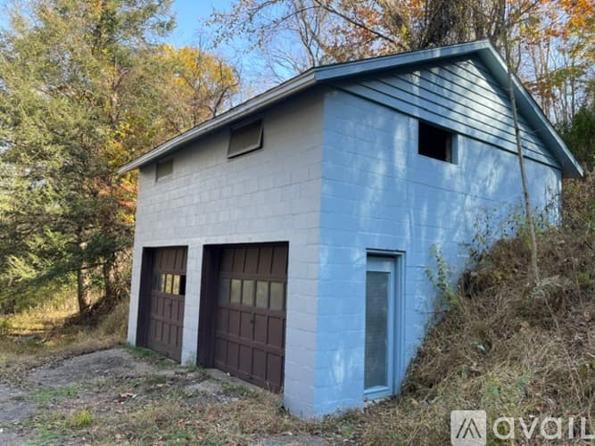Monroeville House: 4860 William Penn Highway