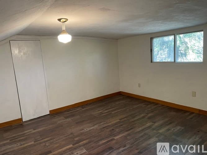 Monroeville House: 4860 William Penn Highway